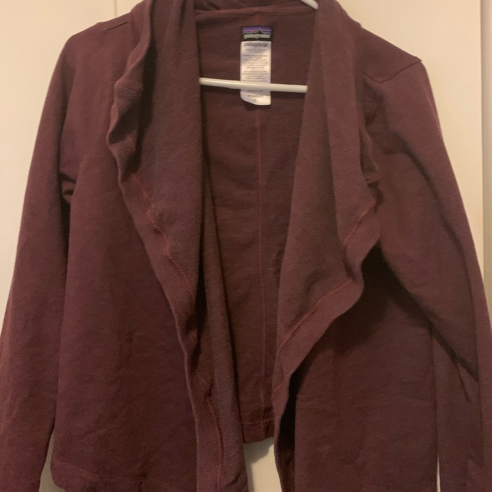 Patagonia maroon sweater small